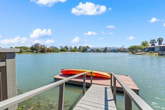 17 Spinnaker Place, Redwood City CA: https://media.crmls.org/mediaz/ec59e0e9-a5bc-4eb6-851f-0a3fa85a51e2.jpg