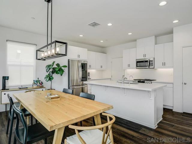 1882 Emily St, El Cajon CA: https://media.crmls.org/mediaz/ec5a45b6-de3d-4490-96dd-b886d512ce2c.jpg