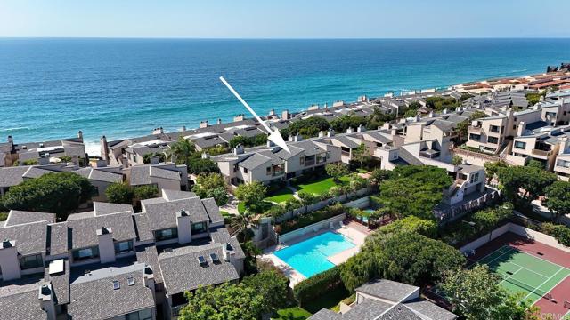561 S Sierra Avenue, Solana Beach CA: https://media.crmls.org/mediaz/ec5abda8-7bff-4a63-8268-1b626770f7ad.jpg