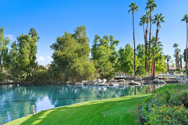 220 Green Mountain Drive, Palm Desert CA: https://media.crmls.org/mediaz/ec5ae331-44ad-4813-91e1-6314bb95033c.jpg