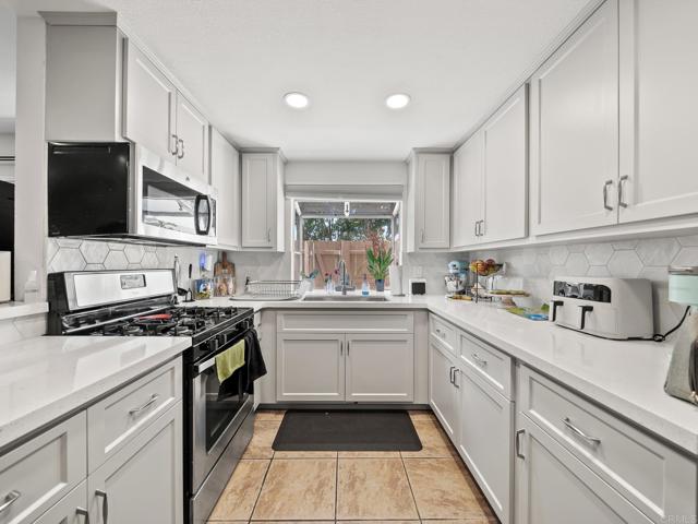 Detail Gallery Image 10 of 30 For 1465 East Lexington Ave 11c,  El Cajon,  CA 92019 - 2 Beds | 2/1 Baths