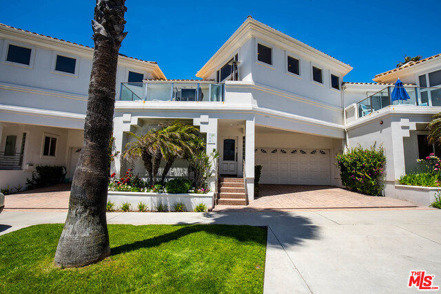 109 AVENUE D, Redondo Beach, California 90277, 3 Bedrooms Bedrooms, ,2 BathroomsBathrooms,Residential,Sold,AVENUE D,19472086