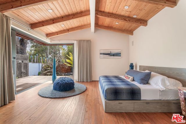 345 W Channel Road, Santa Monica CA: https://media.crmls.org/mediaz/ec5b7490-4263-4992-9e2c-72b19e1894bf.jpg