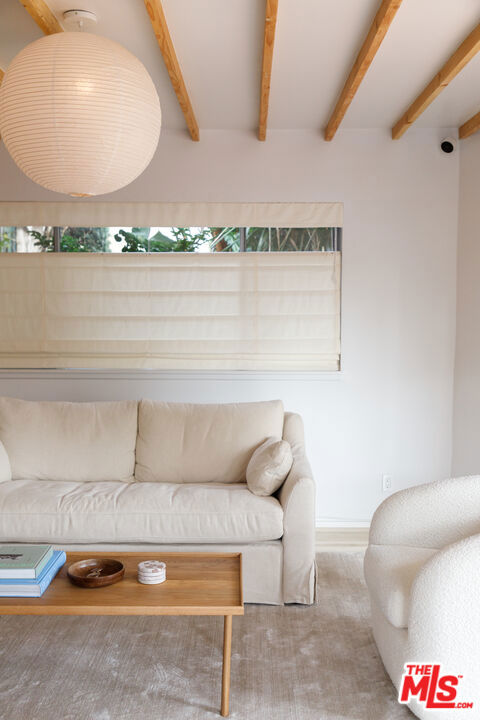 11138 Aqua Vista Street, North Hollywood CA: https://media.crmls.org/mediaz/ec5b75d1-3747-4b64-94ac-2d66545c3929.jpg