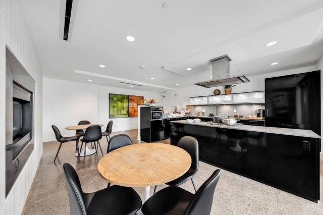 88 E San Fernando Street, San Jose CA: https://media.crmls.org/mediaz/ec5b99c2-9bf9-4b2a-9ed1-be0d237c169e.jpg