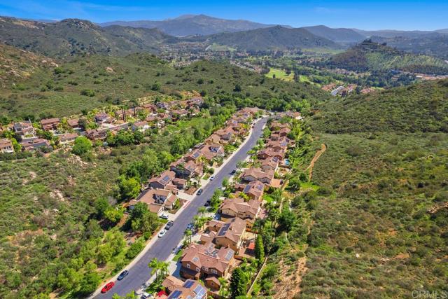 3385 Wild Oak Lane, Escondido CA: https://media.crmls.org/mediaz/ec5bad86-1bbf-4dea-aae6-80c84de950b4.jpg