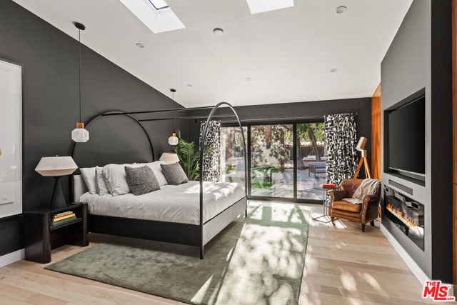 5831 Elba Place, Woodland Hills CA: https://media.crmls.org/mediaz/ec5c442c-6850-4afc-895a-c50cededa5cd.jpg
