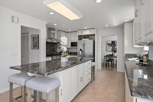 20 S Kingston Street, San Mateo CA: https://media.crmls.org/mediaz/ec5c8d66-3f19-4fc0-a1e7-926d86a3ecf5.jpg
