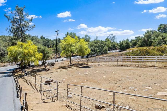 2686 Via Viejas, Alpine CA: https://media.crmls.org/mediaz/ec5d3509-0f68-464b-96c8-bb7f02023a7e.jpg