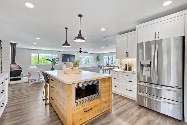 20809 Viento Valle, Escondido CA: https://media.crmls.org/mediaz/ec5d965a-8d71-4ad1-a3be-d3cb6ddf7abd.jpg