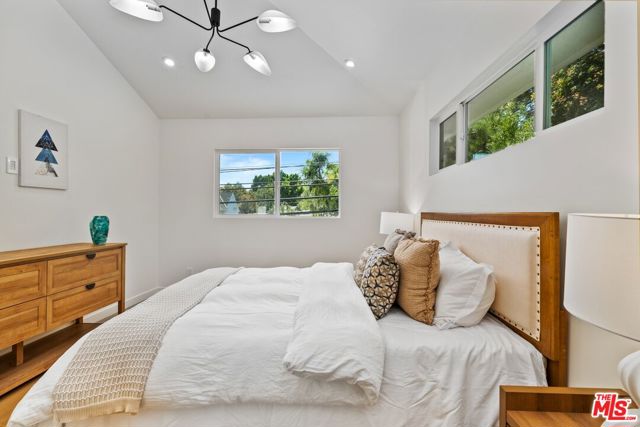 224 N Bundy Drive, Los Angeles CA: https://media.crmls.org/mediaz/ec5dad67-acfc-4c61-b2f5-052186b66cb3.jpg