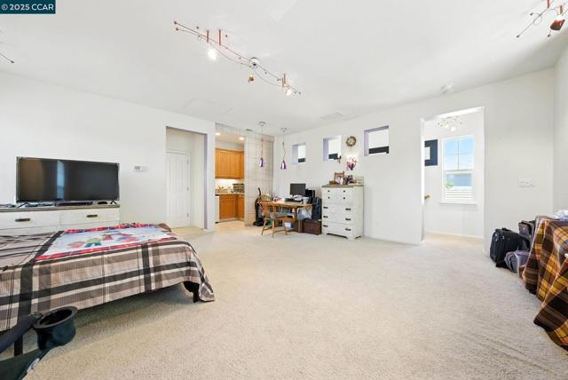 630 Oscar St, Vallejo CA: https://media.crmls.org/mediaz/ec5e14c8-2ec8-468d-a60a-ed85191f63b9.jpg
