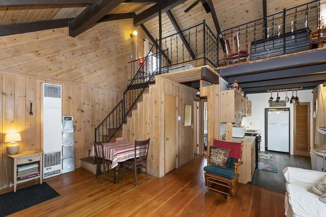 102 E Country Club Boulevard, Big Bear CA: https://media.crmls.org/mediaz/ec5e2665-130c-4f92-8fd1-4daba96a3181.jpg