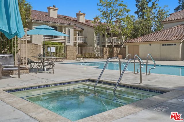 675 Oak Run Trail, Oak Park CA: https://media.crmls.org/mediaz/ec5e3082-69eb-488c-930e-d950ed563fda.jpg