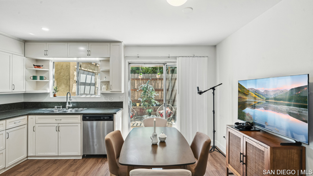 209 Espanas GLN, Escondido CA: https://media.crmls.org/mediaz/ec5e34c4-bb6e-4dcd-8316-66d80925b630.jpg