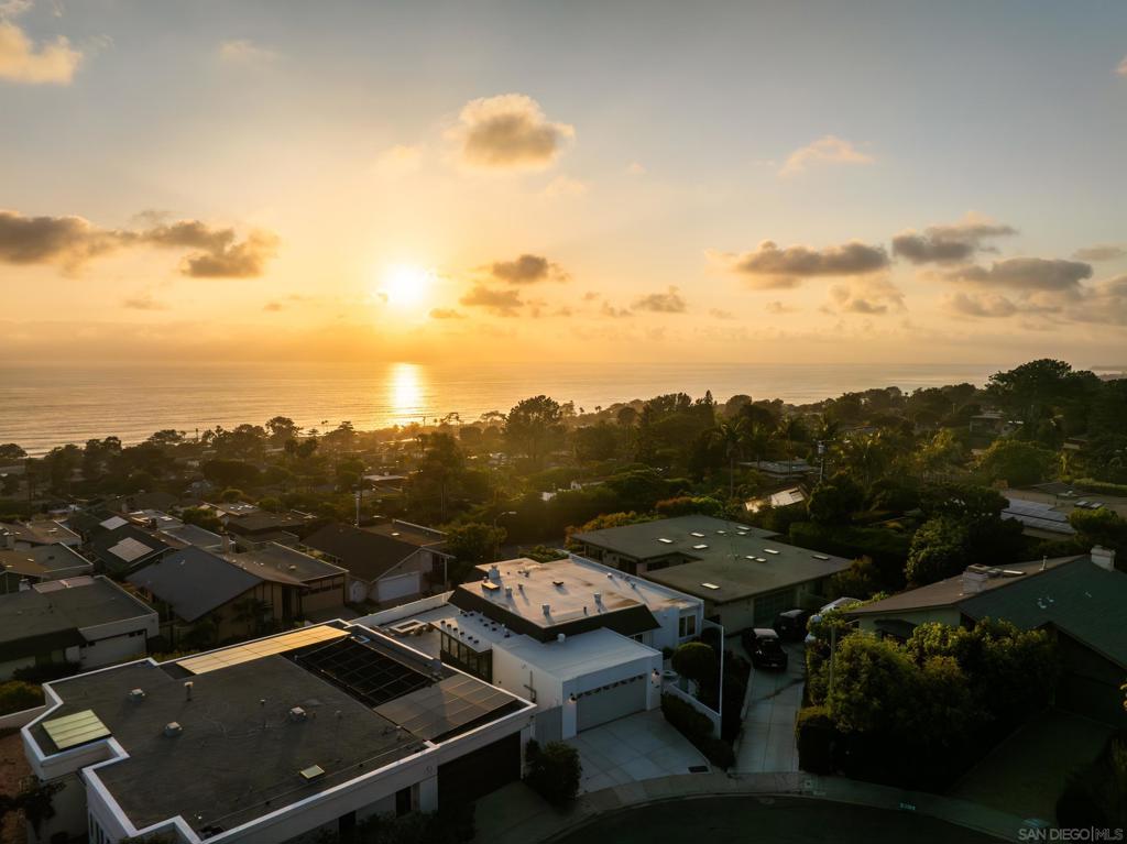 https://media.crmls.org/mediaz/ec5f2571-d5f1-4077-940b-30107df13c83.jpg?preset=X-Large