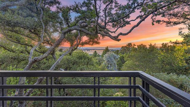 760 La Mesa Drive, Portola Valley CA: https://media.crmls.org/mediaz/ec5f96f7-3890-440f-80cd-ccafa8857f38.jpg