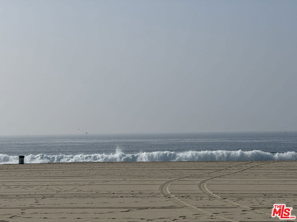 https://media.crmls.org/mediaz/ec60cd08-0fc1-4986-bba0-7ce0eb5b2032.jpg?preset=X-Large
