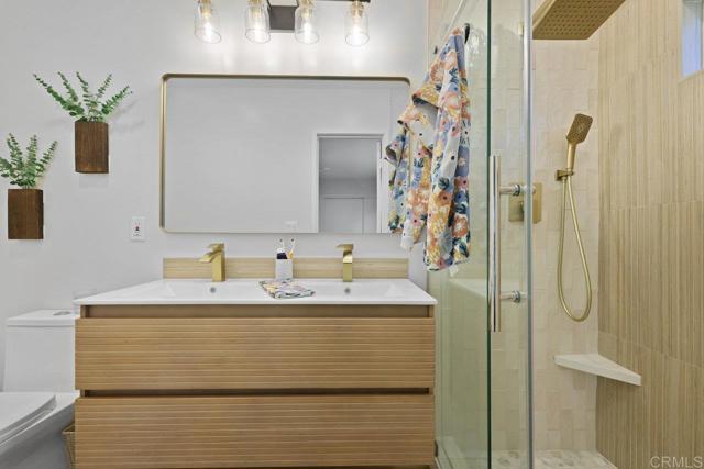 972 Maria Way, Chula Vista CA: https://media.crmls.org/mediaz/ec6268ae-75a3-4d58-bb94-b33ed64178af.jpg