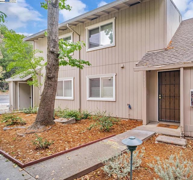 14413 Kings Ct, San Leandro CA: https://media.crmls.org/mediaz/ec62781e-aae3-4503-9902-b45b35407705.jpg