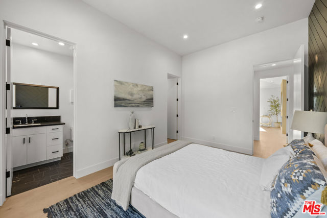 5741 Newcastle Avenue, Encino CA: https://media.crmls.org/mediaz/ec62bcb7-bb70-4c74-aa8b-bd6d0c7d4b30.jpg