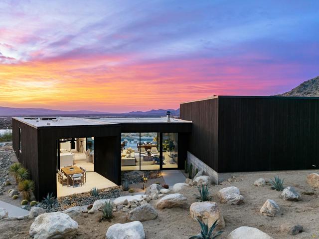 2085 Desert Flower Court, Palm Springs CA: https://media.crmls.org/mediaz/ec62bddf-6503-49f9-932e-4454db0629e5.jpg