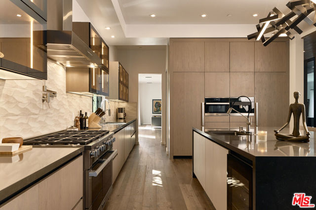 144 N Bowling Green Way, Los Angeles CA: https://media.crmls.org/mediaz/ec6403a1-bc99-4906-aecb-cc081cfdb0a6.jpg