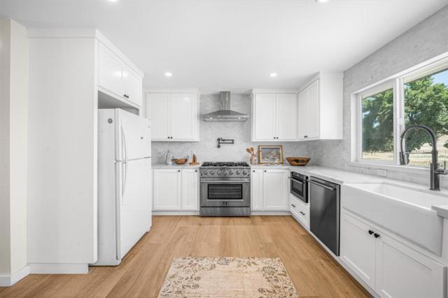 461 Morada Lane, Hollister CA: https://media.crmls.org/mediaz/ec6414b6-91bb-4783-941e-c5d429f324b7.jpg