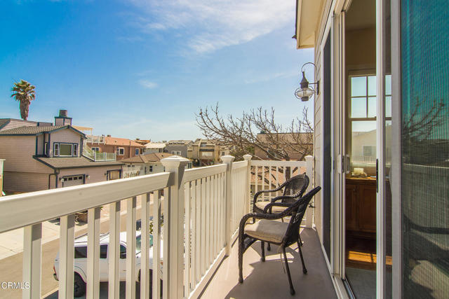 117 Glendale Avenue, Oxnard CA: https://media.crmls.org/mediaz/ec654af0-6e1e-44b1-bf42-aee8e86d558f.jpg
