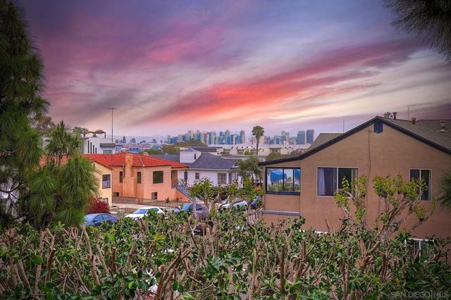 1174 Locust St, San Diego CA: https://media.crmls.org/mediaz/ec658e73-4498-4913-8e0e-fe4fdaee5679.jpg