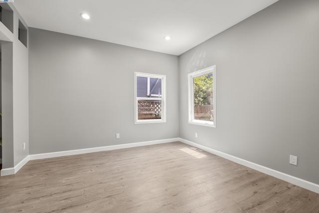 193 W Macarthur Blvd, Oakland CA: https://media.crmls.org/mediaz/ec66a285-bc6b-4fa4-a80c-8c1479ab7e12.jpg
