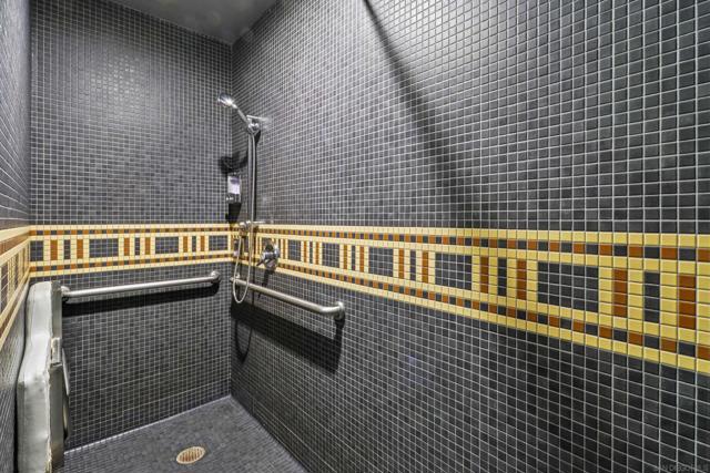 700 Front St, San Diego CA: https://media.crmls.org/mediaz/ec672d4d-1c58-4e37-907b-3e84358a954f.jpg