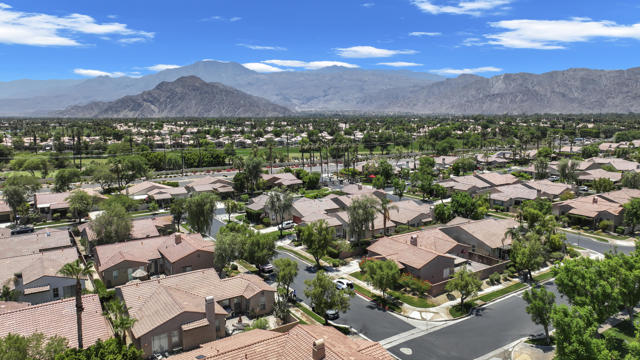 47875 Silverberry Street, La Quinta CA: https://media.crmls.org/mediaz/ec67ea87-2d8c-4c3e-bd74-fe9c1271b61c.jpg