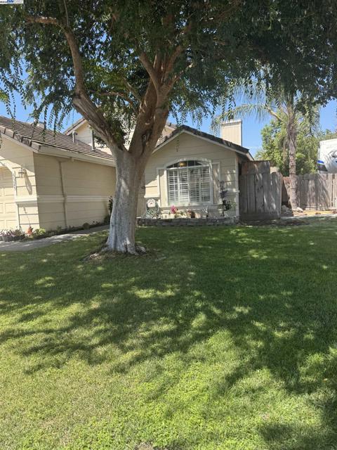 5325 Avante Lane, Salida CA: https://media.crmls.org/mediaz/ec685a19-68f2-4e30-806c-b1fbaf09592c.jpg