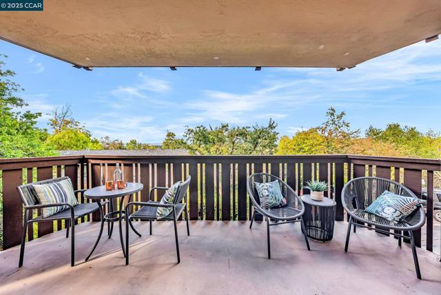 16411 Saratoga St, San Leandro CA: https://media.crmls.org/mediaz/ec687cf7-c984-4c63-a086-65207b45920d.jpg