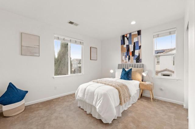 325 Toscana Way, Hayward CA: https://media.crmls.org/mediaz/ec68c337-aef4-4dca-8f04-9e811973384e.jpg