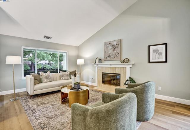 326 Fontaine Dr, Danville CA: https://media.crmls.org/mediaz/ec694192-ddd5-4703-8fbd-809200f3b773.jpg