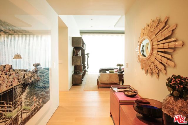8899 Beverly Boulevard, Los Angeles CA: https://media.crmls.org/mediaz/ec696084-4378-4b15-bd47-ef26abe50c04.jpg