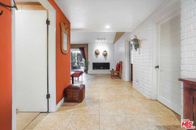 1237 Brian Street, Placentia CA: https://media.crmls.org/mediaz/ec697d4f-3397-4d39-b60b-a61c2b412f01.jpg