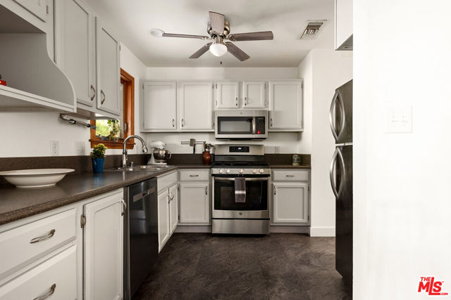 865 Katherine Road photo 6