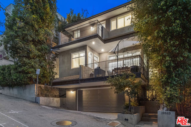 10523 Selkirk Lane, Los Angeles CA: https://media.crmls.org/mediaz/ec69c2af-dbe6-4a1e-b624-c22133622056.jpg
