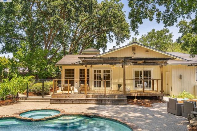 20 Donna Ln, Danville CA: https://media.crmls.org/mediaz/ec69e951-79cf-4b3b-9e0b-90f254e9187b.jpg