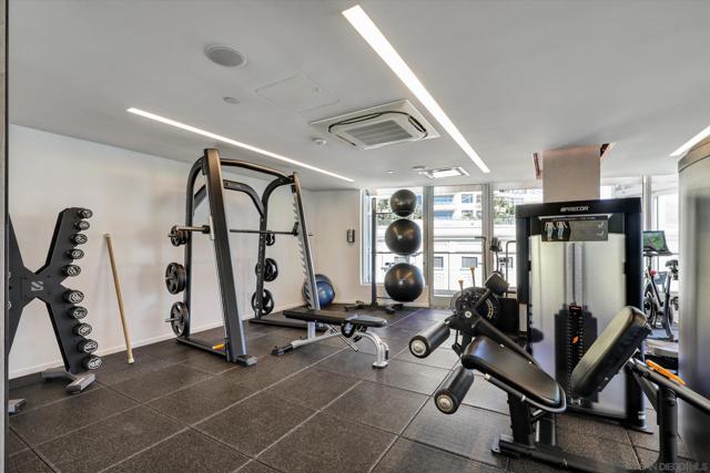 888 W E St, San Diego CA: https://media.crmls.org/mediaz/ec6a10d6-db7f-44b8-9bf8-7691f86df0bb.jpg