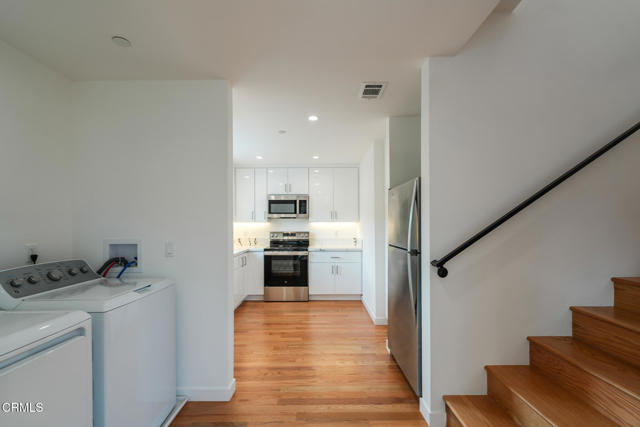 Detail Gallery Image 4 of 16 For 519 1/2 N Avenue 50, Los Angeles,  CA 90042 - 4 Beds | 4 Baths