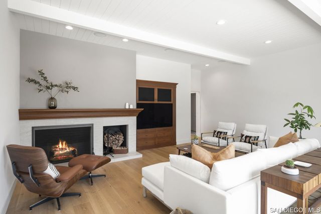 5931 Citadel CIR, La Jolla CA: https://media.crmls.org/mediaz/ec6bcb0a-319e-4314-aa80-a437e9006129.jpg