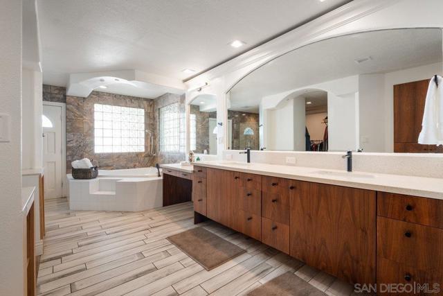3647 Laketree Dr., Fallbrook CA: https://media.crmls.org/mediaz/ec6bf496-d93b-4c06-b966-efeff52b4d87.jpg