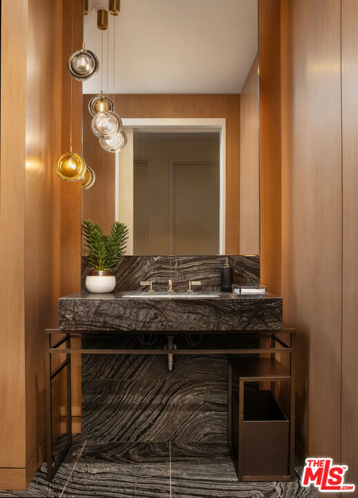 211 W Elm Court, Los Angeles CA: https://media.crmls.org/mediaz/ec6bff81-eaa9-4e9a-ac3b-11aa867471f1.jpg