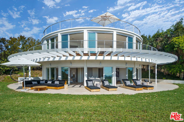 6375 Gayton Place, Malibu CA: https://media.crmls.org/mediaz/ec6c7351-8f15-4661-a435-dbf07e8ed829.jpg