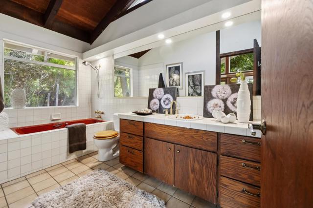 10605 Berkshire Drive, Los Altos Hills CA: https://media.crmls.org/mediaz/ec6d53ed-f2eb-4be0-b3a5-edf580c72fe8.jpg
