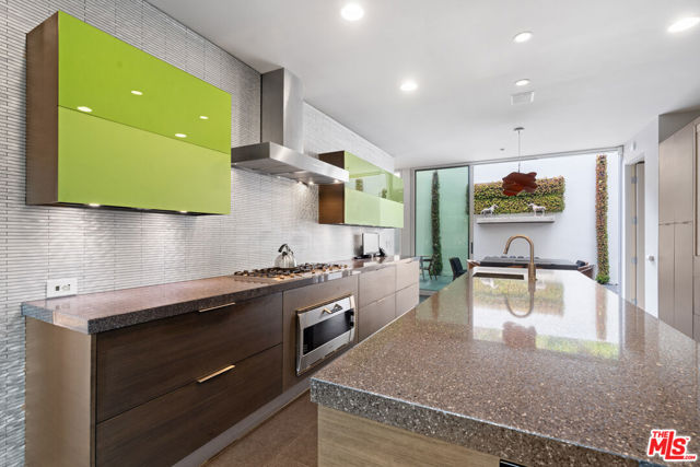 2207 Bowmont Drive, Beverly Hills CA: https://media.crmls.org/mediaz/ec6d716c-1e73-44e2-9471-c132459521d5.jpg